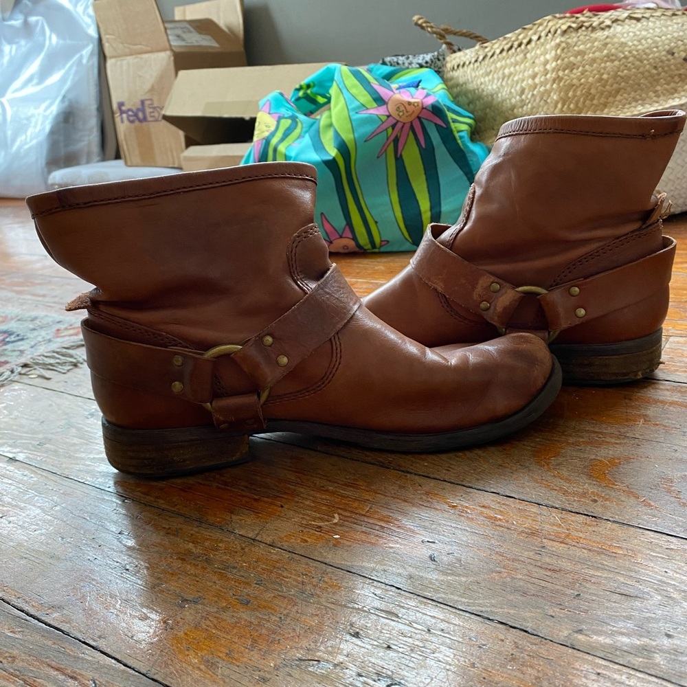 Short leather boots